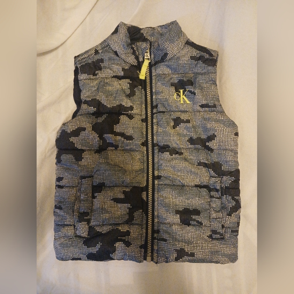 Calvin Klein Boys Puffer Full Zip Vest Size 2T Blue Camo Pockets